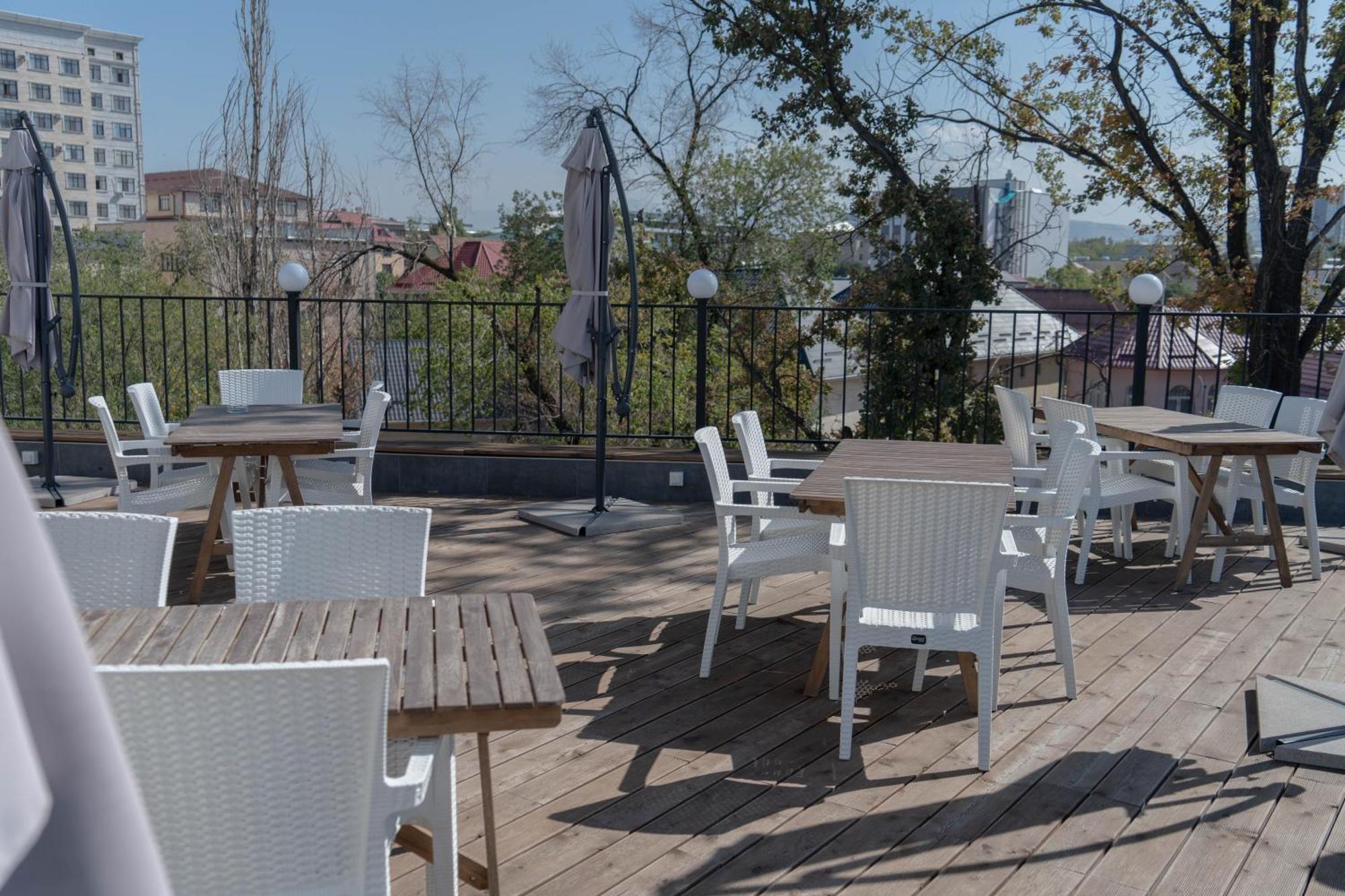 Gastello Hotel Бишкек Экстерьер фото
